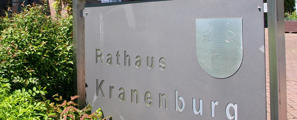 Schild vom Rathaus Kranenburg
